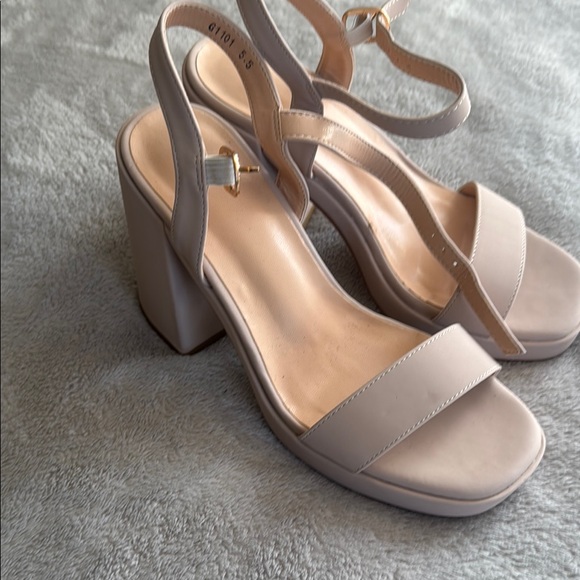 Elegant Nude Block Heel Sandals - Picture 1 of 3